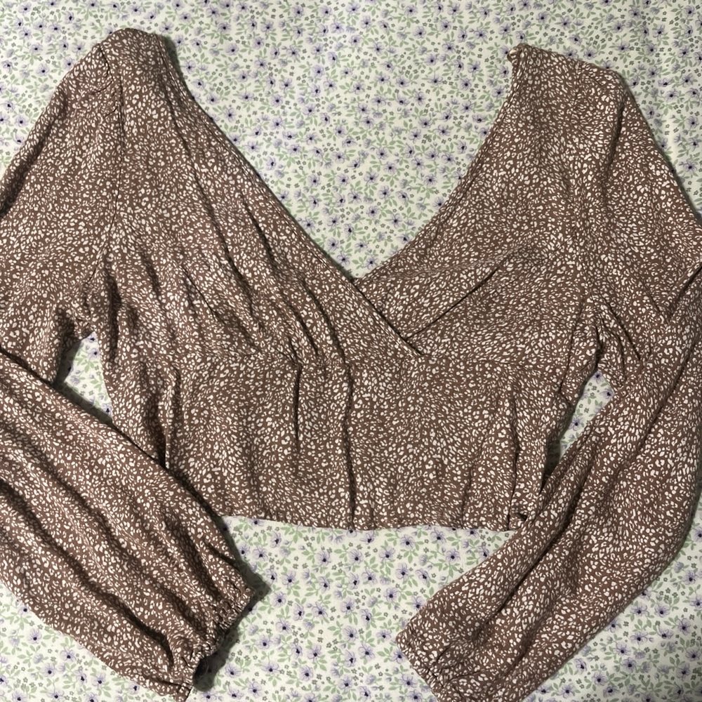 Trendy long sleeve crop top